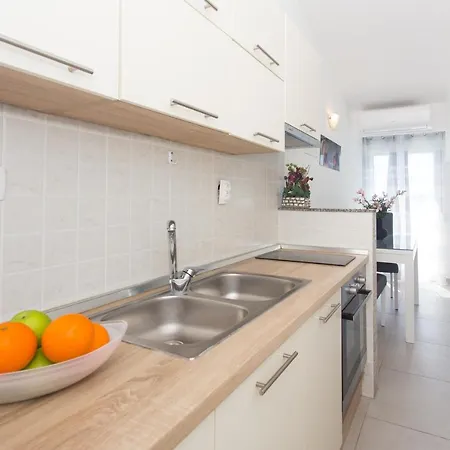 Bandic - 30 Meters To The Apartment Trogir