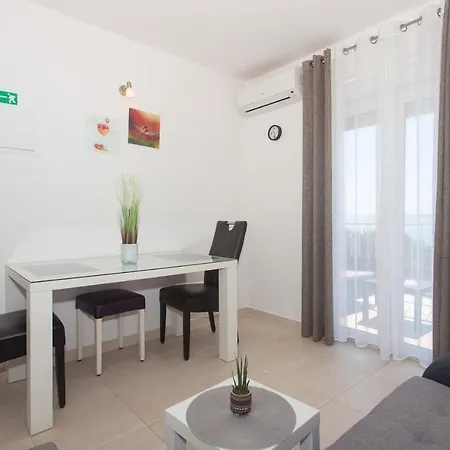 Bandic - 30 Meters To The Apartament Trogir