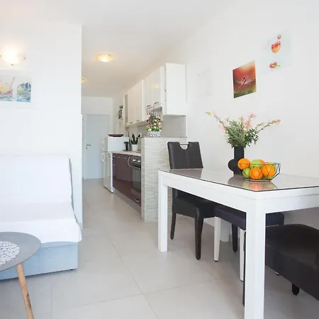 Bandic - 30 Meters To The Apartment Trogir